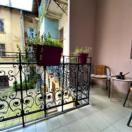 Glorious Apartment Near The Old City Lviv Exterior photo